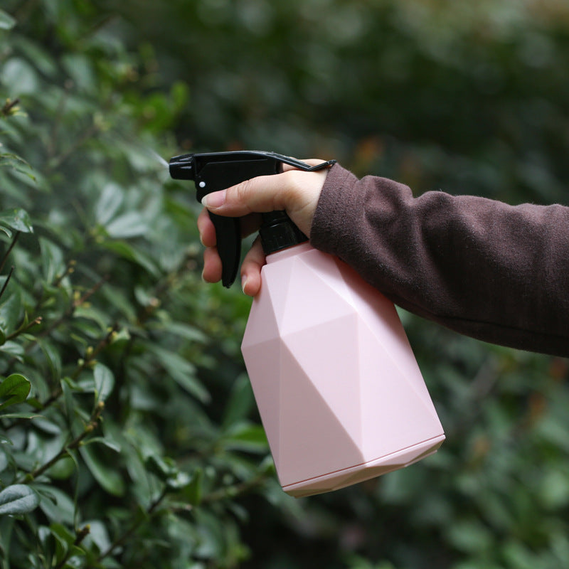 Large capacity watering can