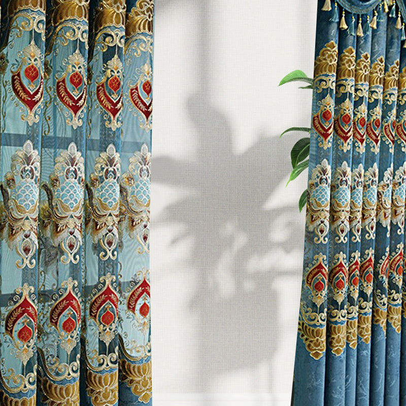 Modern Style Living Room European Hollow Embroidery Curtains Thickened Velvet Bedroom Light-proof French Windows 2-piece Set