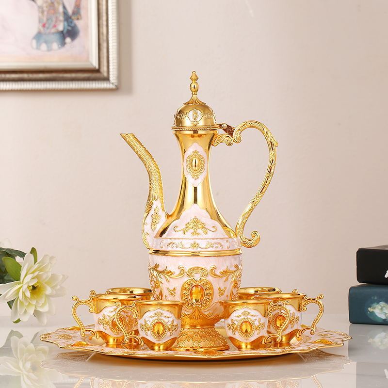 Retro High-End Wine Glass And Jug Dispenser Set