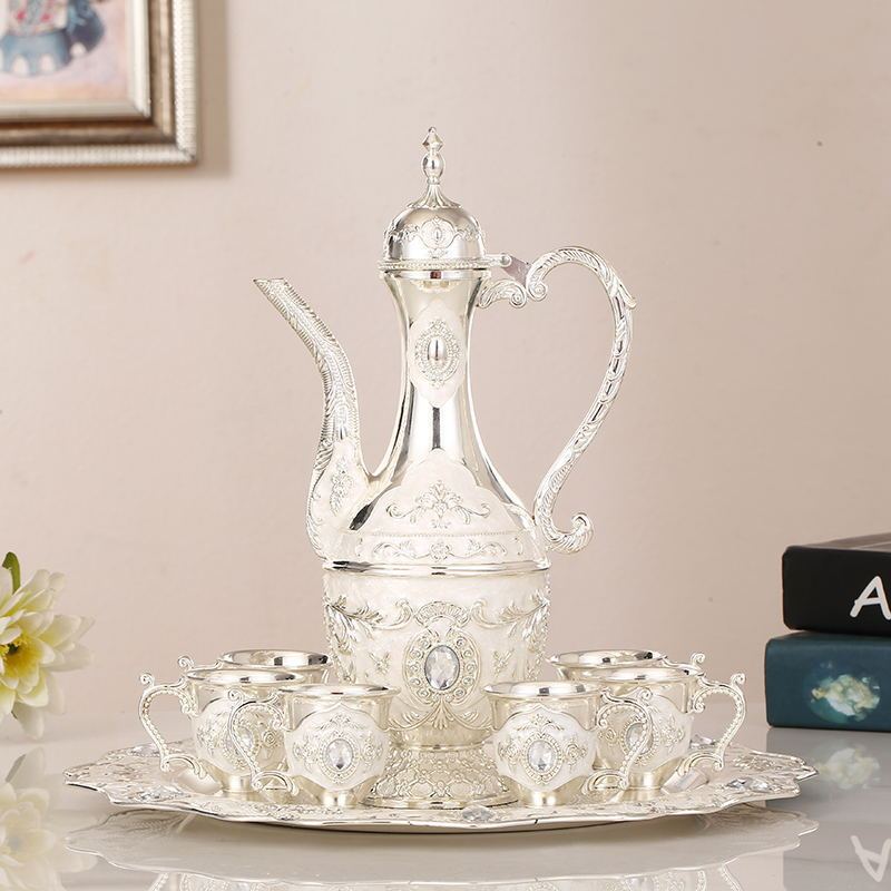 Retro High-End Wine Glass And Jug Dispenser Set