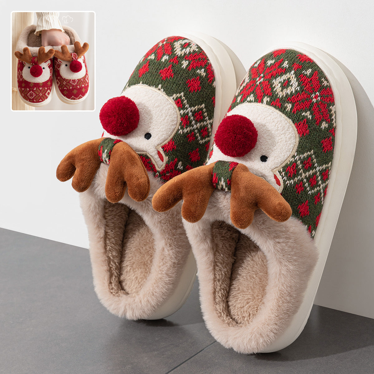 Lindas pantuflas navideñas de peluche de alce