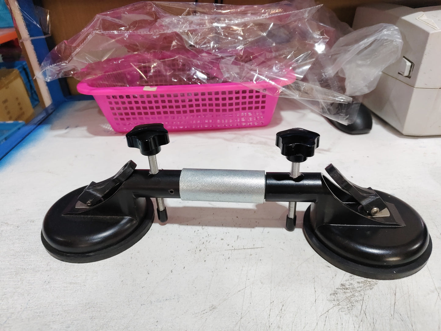 Vacuum suction cup
