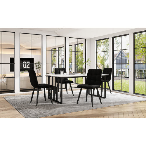 Set Mit Vier Stuhlen Fur Einen Esstisch Aus Faserplatten