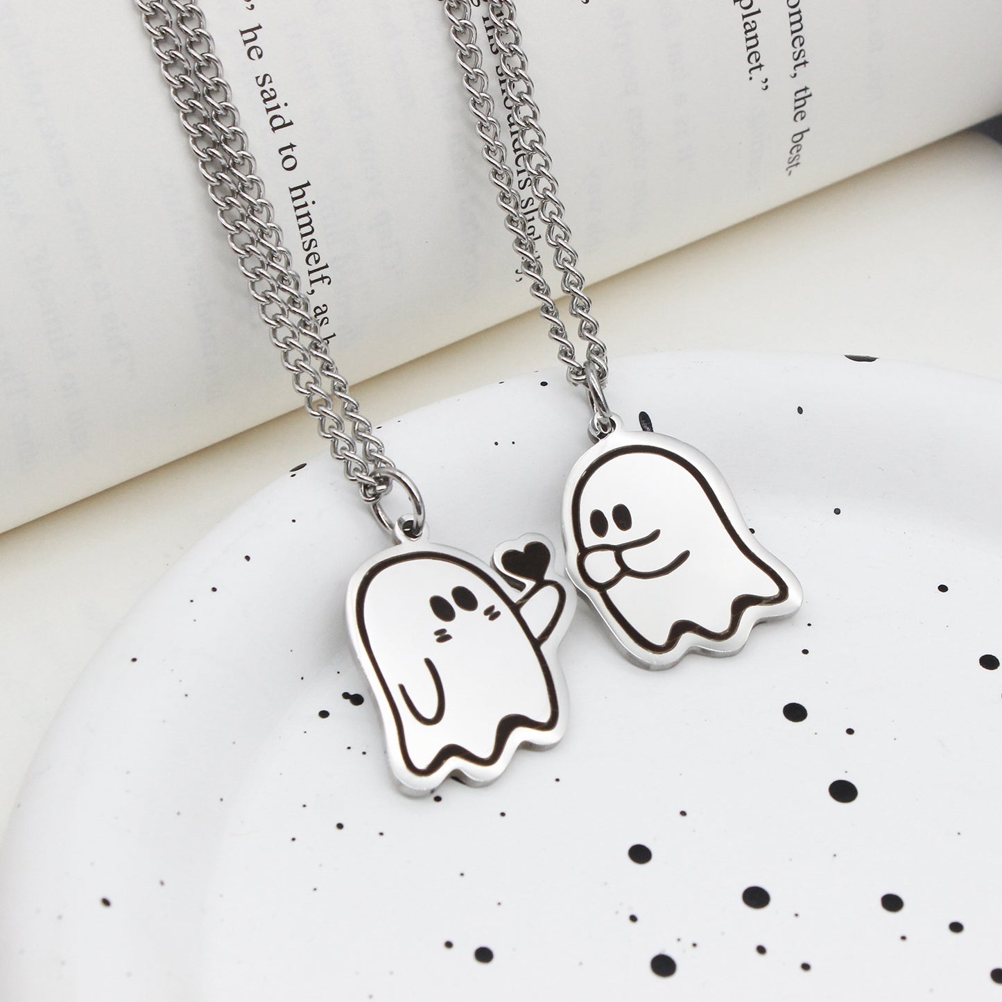 Halloween  Ghost chain