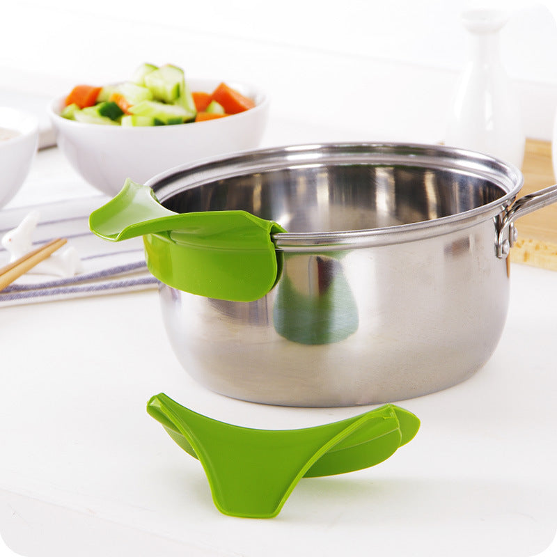 Spill-proof Kitchen Utensils Pot With Round Mouth Edge Deflector Silicone Liquid Diversion Mouth Soup Pourer Kitchen Gadgets